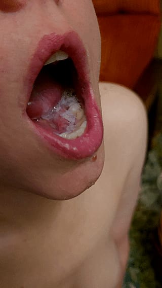 Another day, another mouthful 💅'