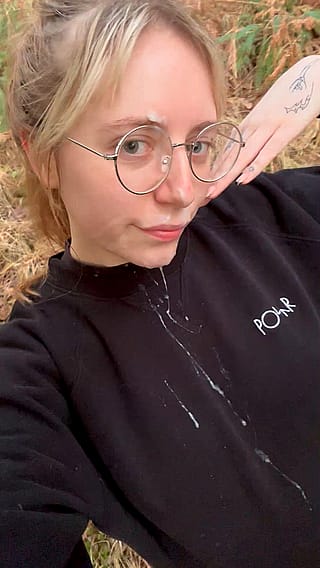 i feel like a proper cum slut in public like this <33'
